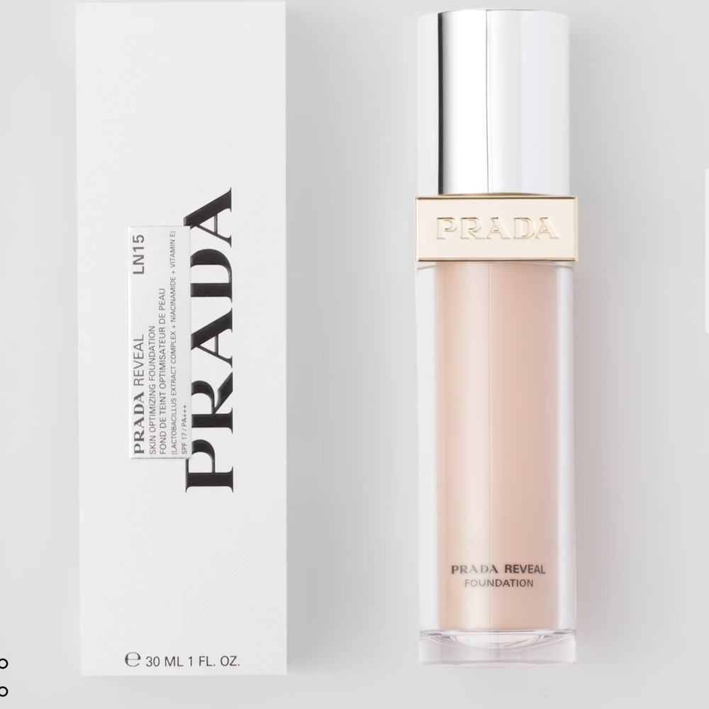 Prada . Reveal Skin Optimizing Refillable Soft Matte Foundation. New - Picture 1 of 6